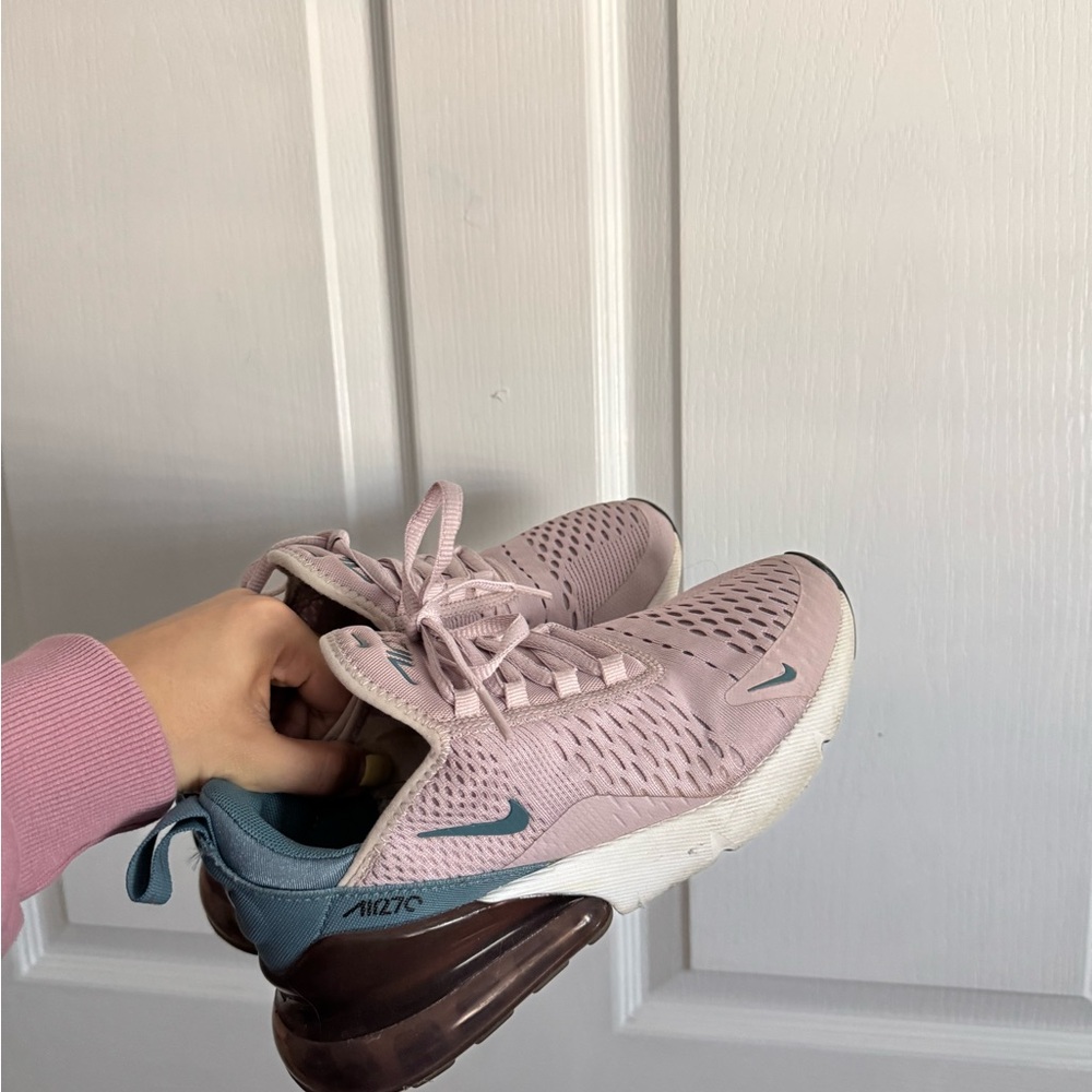 Nike Air Max 270 Women's Sneakers